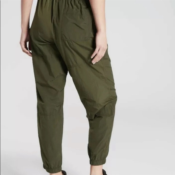 NWT Athleta Expedition Joggers size 4 Green Olive MidRise relaxed fit - Picture 2 of 9